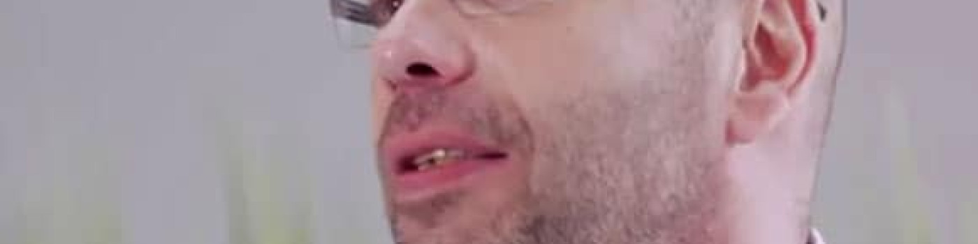 Portrait de Gaël Bonnin, professeur du département Marketing et Directeur de l’Institut SPoC de NEOMA BS dans le cadre du projet européen VISTA-AR